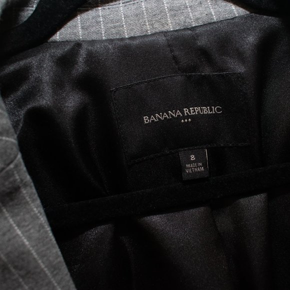 Banana Republic Size 8 Grey and White Pinstriped Cotton Blend Blazer - Picture 3 of 4
